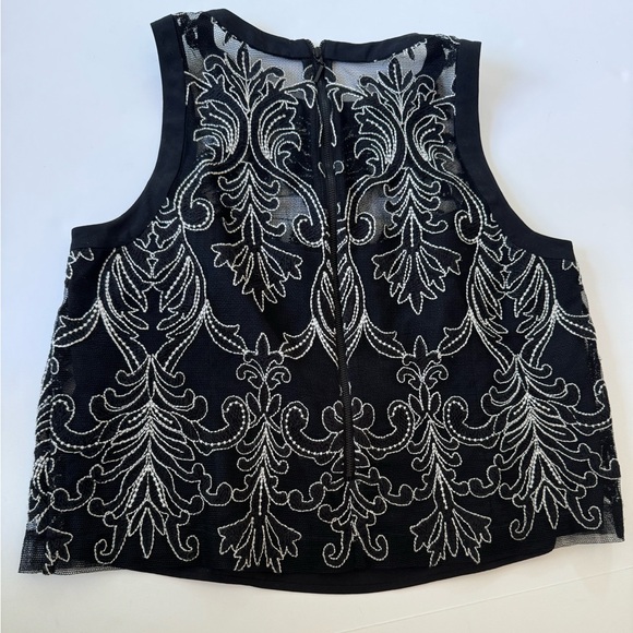 NANETTE LEPORE black and cream netted SS top with silk cami - sz. 6 - Picture 6 of 10